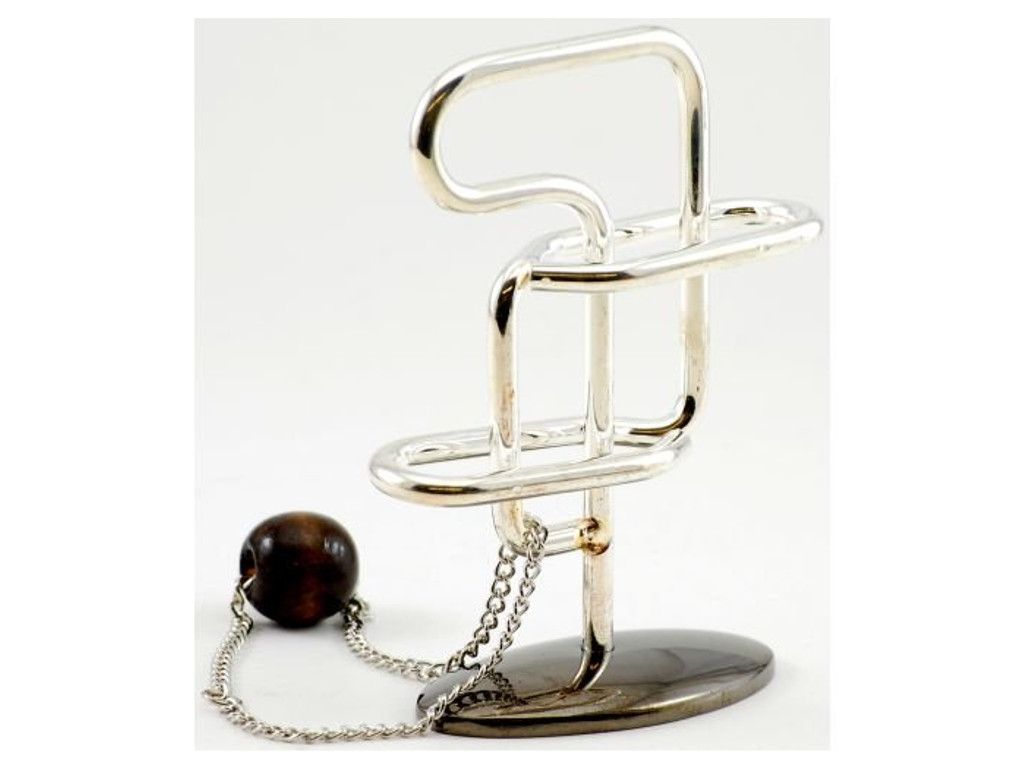 Metallpuzzle Schleife auf Ständer